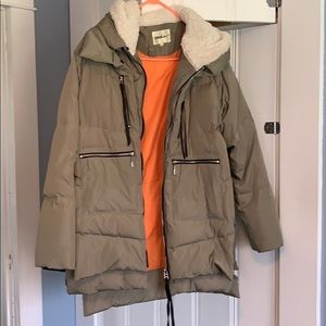 Fun puffy jacket with hood.